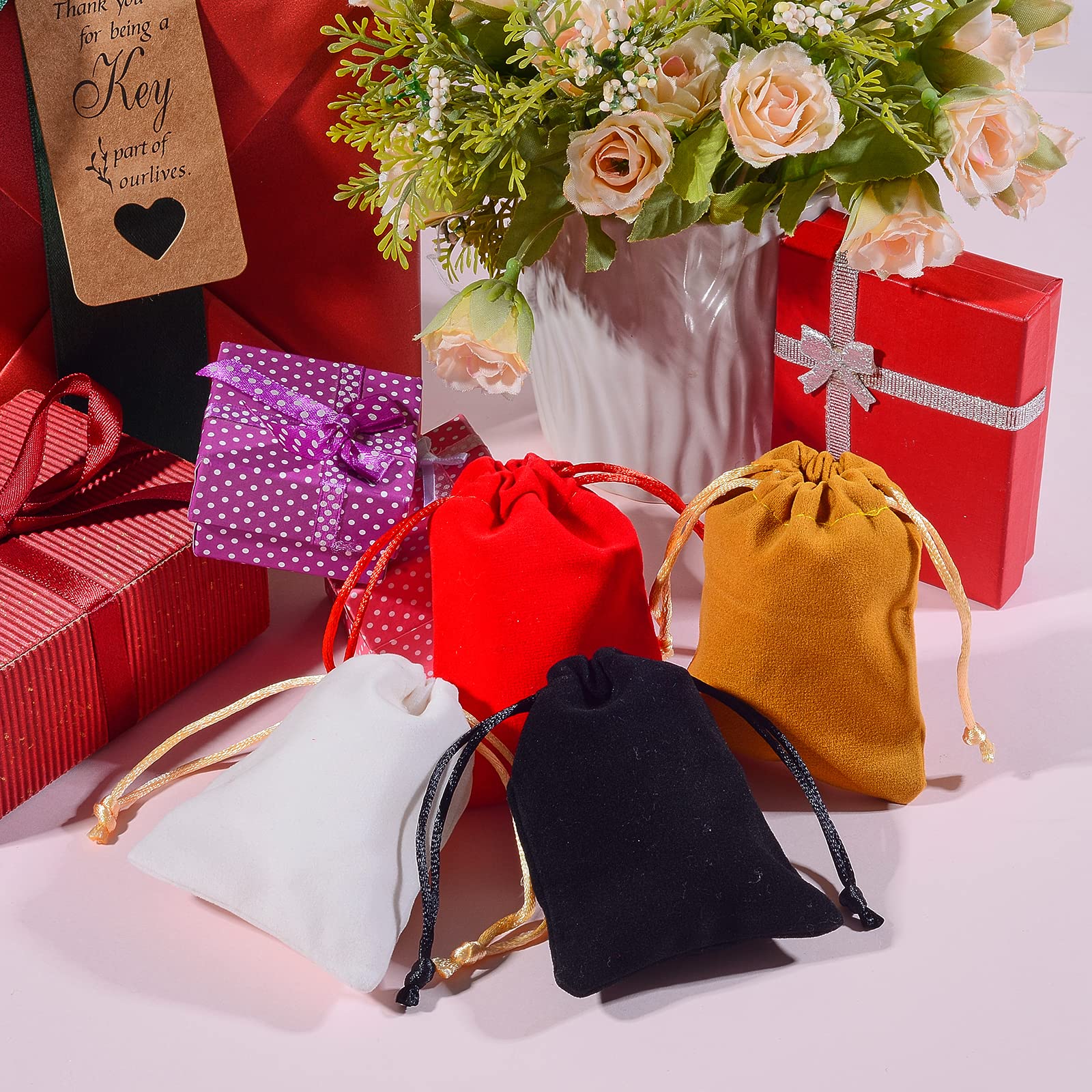 BEEFLYING 40pcs Christmas Velvet Bags with Christmas Burlap Packing Gift Bags for Christmas Party Candy Wrapping - Image 5